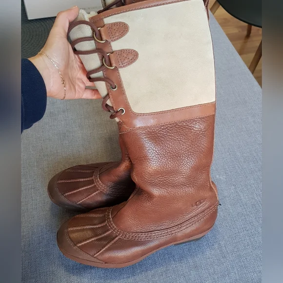 UGG waterproof shearling lined boots - Picture 13 of 14